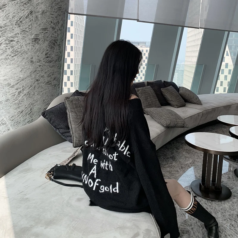 

2020 autumn knitwear women's Black Loose letter V-neck irregular long sleeve base coat