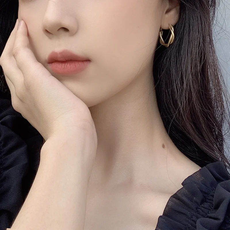 

Korean Fashion Vintage Gold Earrings Women Jewelry 2021 Trend Jewelry Clip on Earrings Stud Earrings Gift Earring Hoop