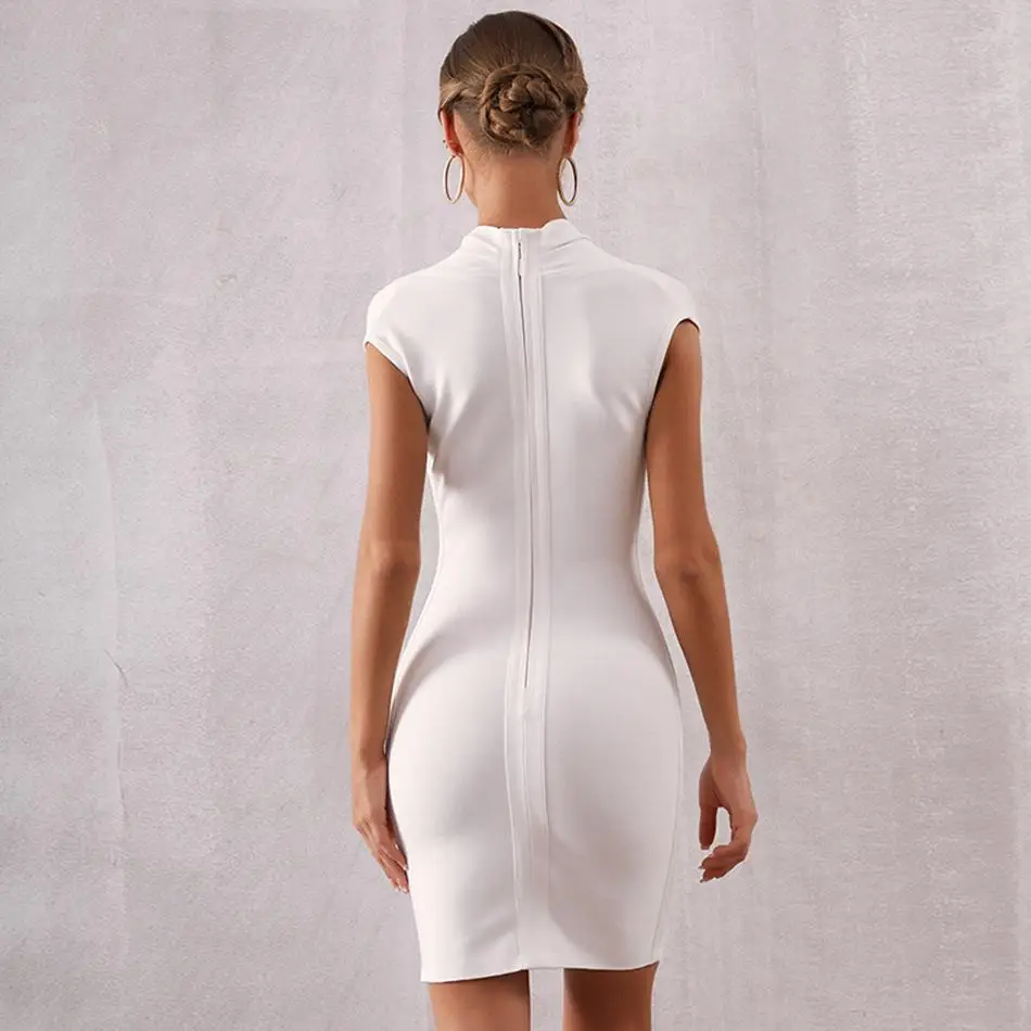 Женское облегающее платье с коротким рукавом и глубоким v-образным вырезом