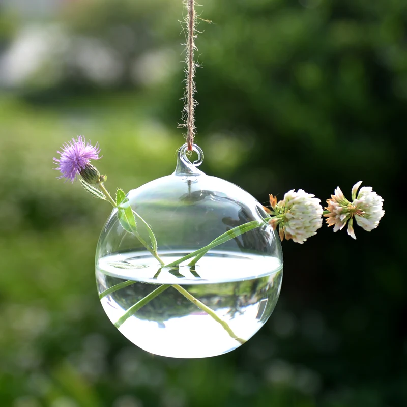 К первой чаше подвесим стеклянный шар. Цветы в стеклянном шаре. Подвесной стеклянный декор. Стеклянный круглый декоративный подвес. Один цветок в стеклянном шаре.