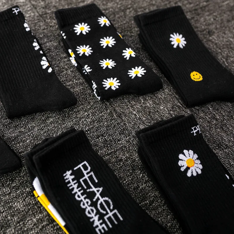 Cute daisy socks funny daisy smiley letter pattern cartoon socks Korean style fashion trend black breathable female socks