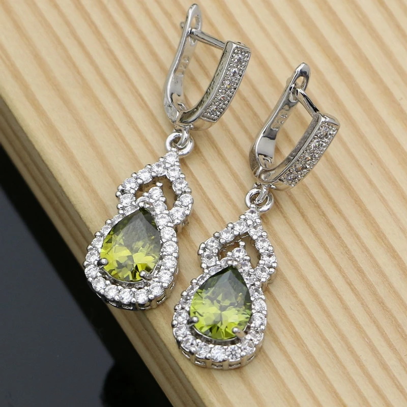 Серьги подвески из серебра 925 пробы с натуральным оливковым