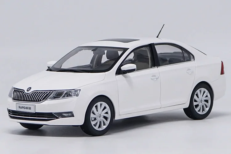 1:18 Высокая тщательная Skoda Rapid сплав модель автомобиля статические металлические модельные автомобили с оригинальной коробкой