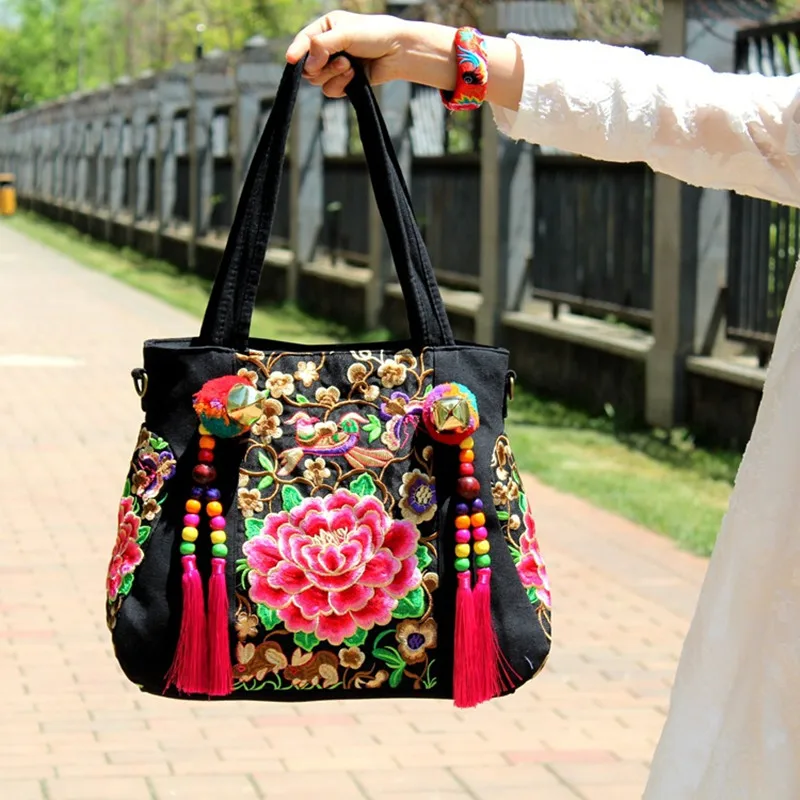 

Women Shoulder Bag Retro Embroidery Pretty Flower Bohemia Ethnic Style Tassel Tote Crossbody Bag Large Capacity Handbag for Girl