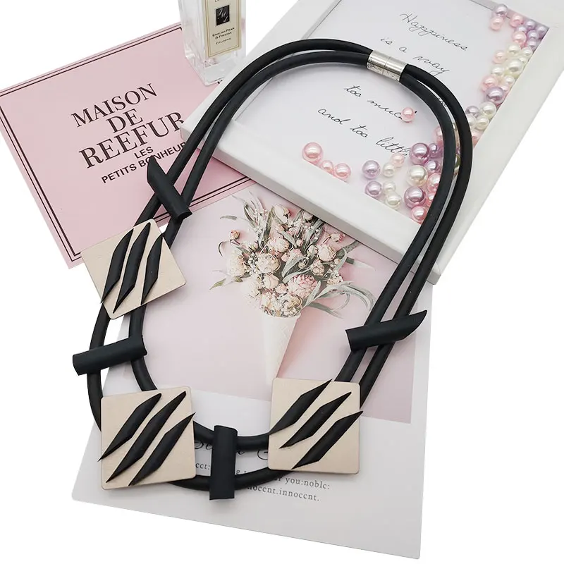 Короткое Колье YD & YDBZ в готическом стиле колье свитер кожаные украшения