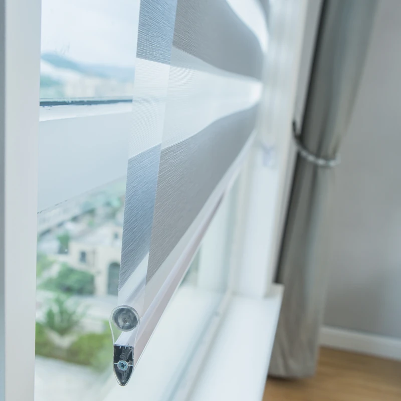 Изысканные полосатые шторы на роликах из прозрачной ткани | Дом и сад