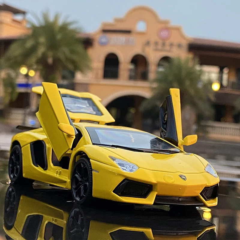 Modelo de Carro Quente para Crianças Aventador Esportivo Diecast Som Super Corrida Levantamento Cauda Roda Carro Presentes 1:32 Lp740-4 s 10 roda carro quente para crianças presentes