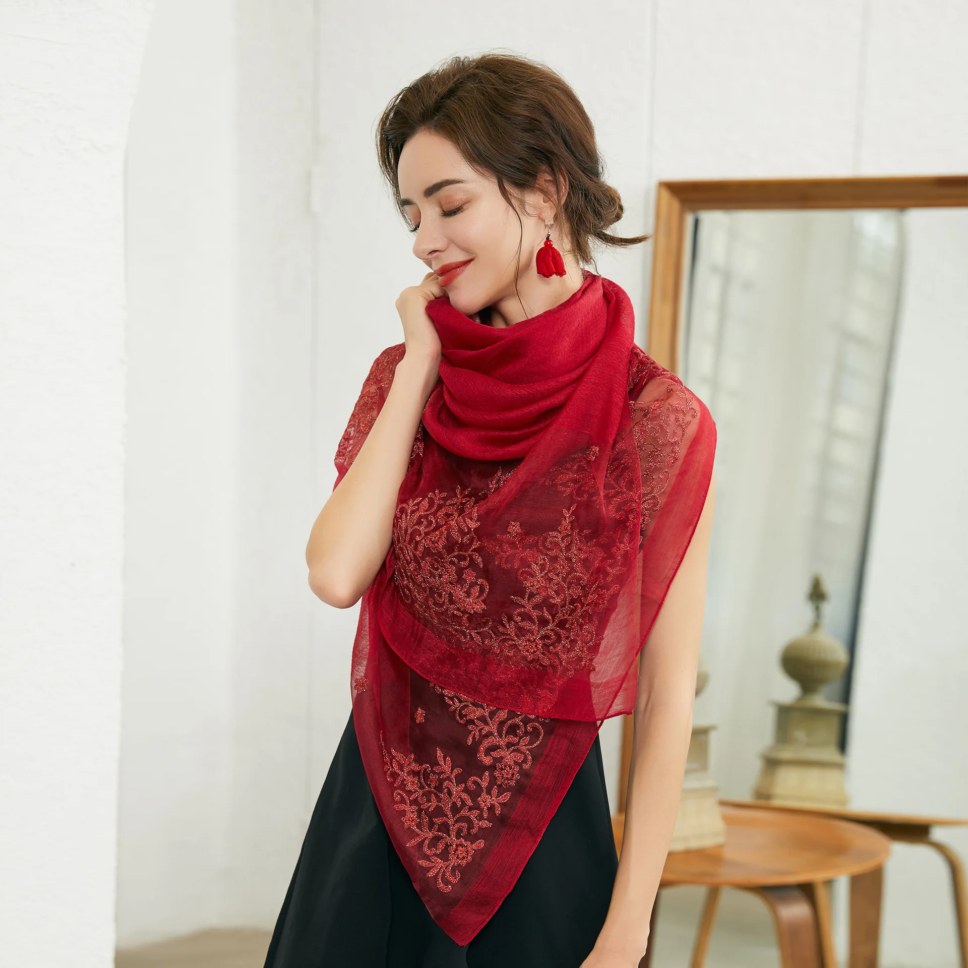 2020 Шелковый шерстяной шелковый шарф тутового шелка вышивка элегантный и