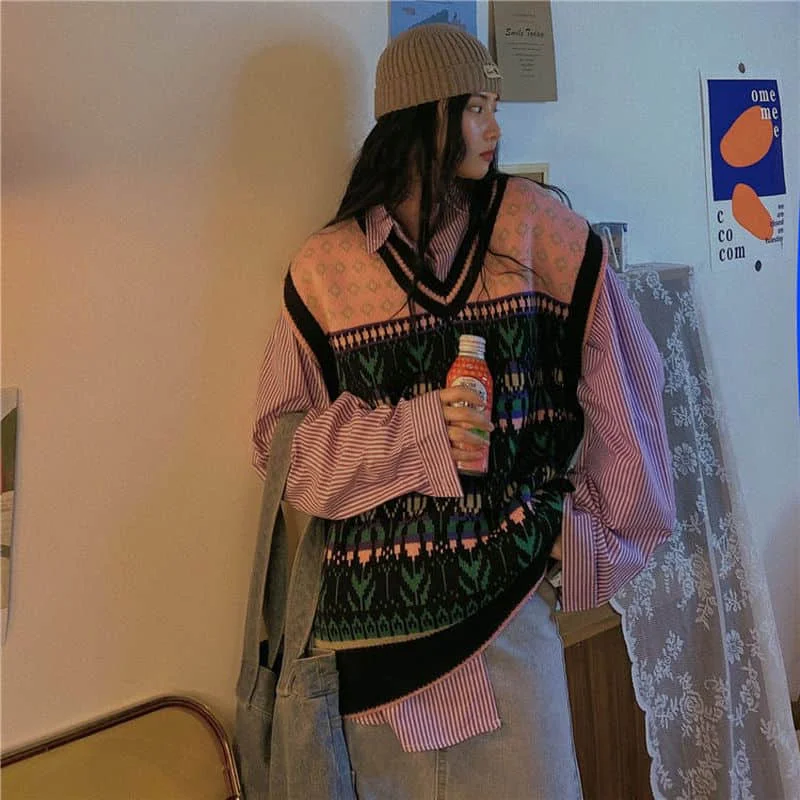 

Вязаный свитер жилет для мужчин и женщин в стиле ретро с v-образным вырезом и рисунками в виде куртка 2021 осень и зима свитер жилет без рукавов...