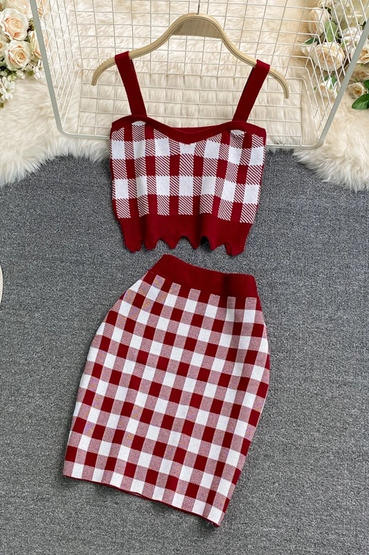 

Age reduction suit 2021 summer new short knitted camisole two-piece suit high waist bag hip skirt female