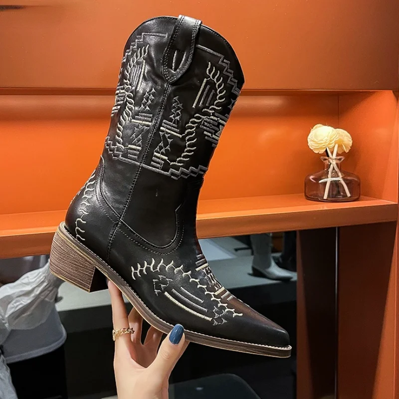 

Женские замшевые сапоги с вышивкой, бежевые сапоги до середины икры, на толстом каблуке, с острым носком, теплые зимние сапоги, рыцарские сап...