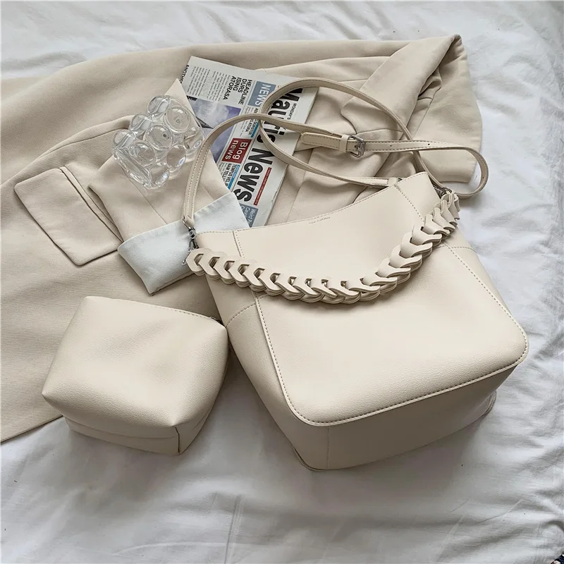 

Womens Handbags Red Wide Shoulder Strap 2021 New Fashion Women's Simple Style Messenger Versatile Bucket Bag Purses