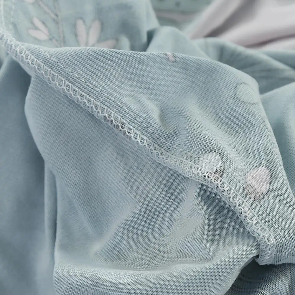 Полноразмерное складное покрывало для дивана и кровати плотное нескользящее без