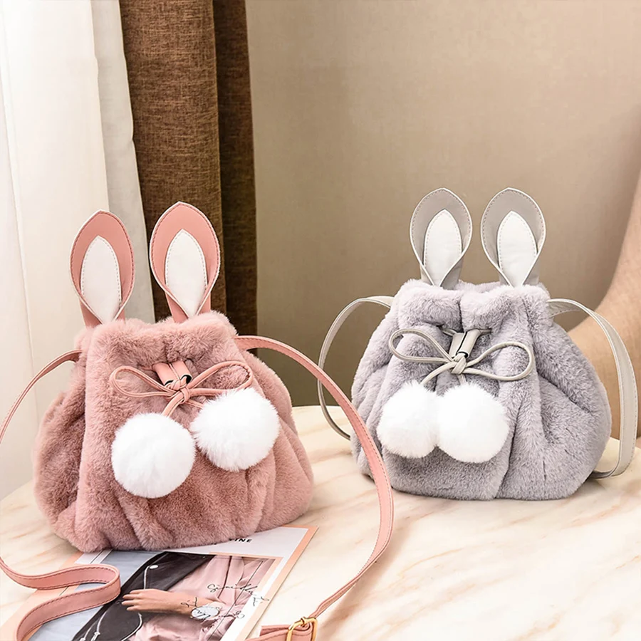 

Симпатичные Модные плюшевые женские сумки с помпоном из искусственного кроличьего меха, меховые сумки-мешки, дамская сумка на плечо, женски...