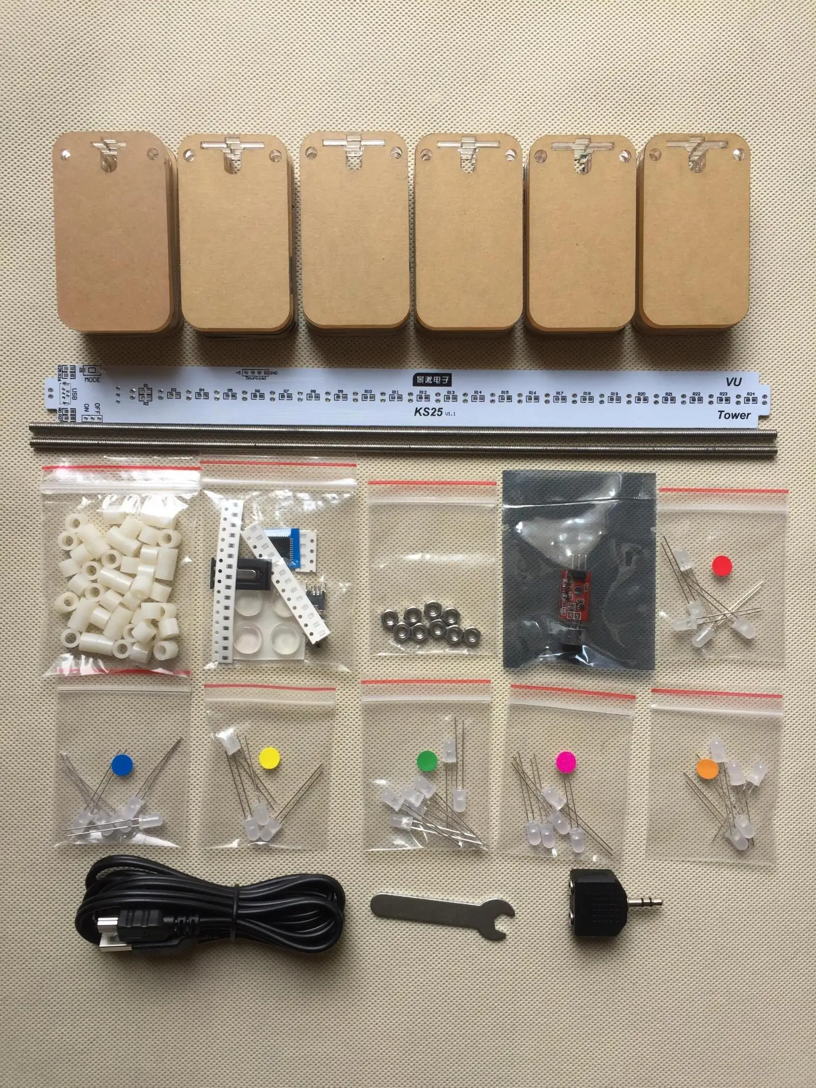 Goede Ks25 Muziek Spectrum Droom Kristal Geluid Kolom Licht Kubus Led Niveau Elektronische Productie Diy Kit Vu Toren Voice Control