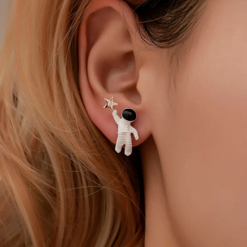 Симпатичные серьги в виде астронавта со звездами женские с пятью из