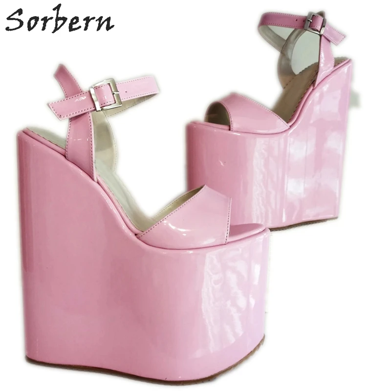 

Женские лакированные сандалии на танкетке, с ремешком на щиколотке