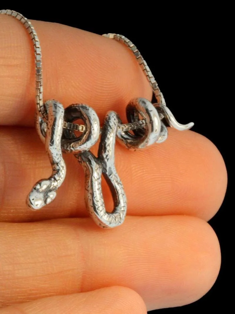 

Retro Wind Snake Necklace Punk Hip Hop Fashion New Pendant