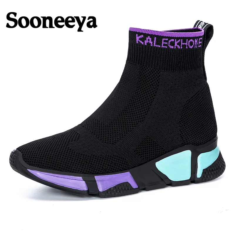 Высокие беговые кроссовки для женщин эластичные на массивной танкетке дышащие