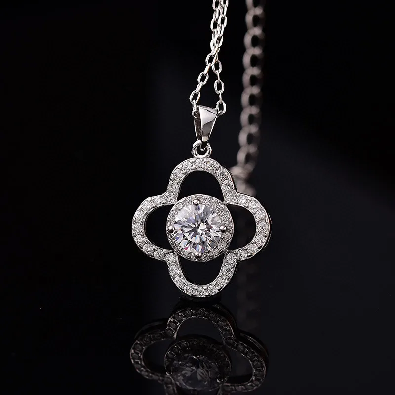Женское серебряное ожерелье с кулоном клевера и моисанита из серебра 925 пробы