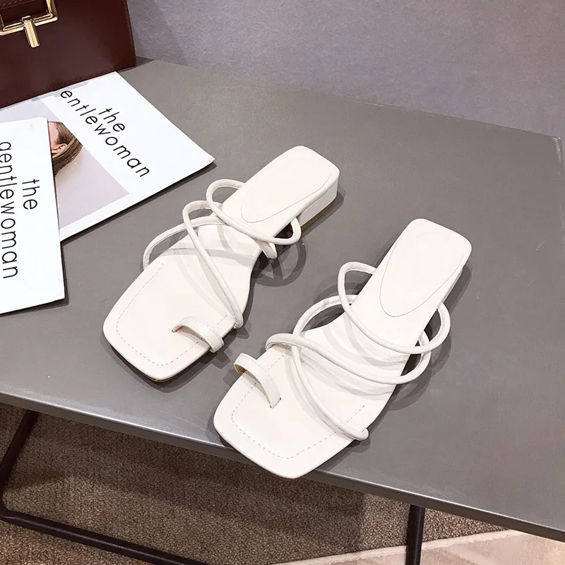 

Low Rubber Flip Flops Shoes Slippers Women Summer Slides Fashion Pantofle Cross-Tied Hawaiian Luxury 2021 Rome PU Hoof Heels Bas