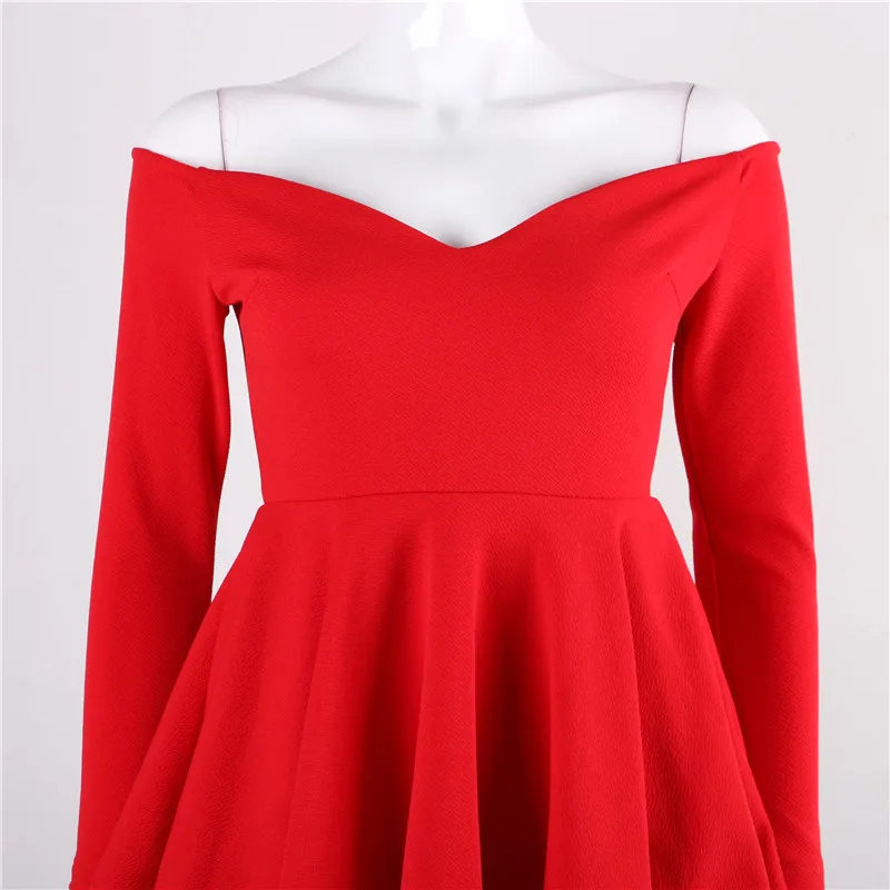 Зимнее элегантное сексуальное мини платье с оборками и открытыми плечами