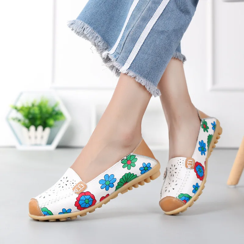 

Autumn women shoes 2020 new flat heel peas shoes women Soft bottom leather shoes printing large size women shoes lazy shoes