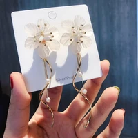 xiyanike dream style acrylic white flower earrings 2020 new fashion drop earrings for women gift selfie vacation wedding jewelry