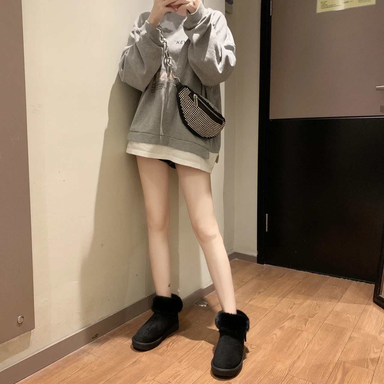 

Женские зимние ботинки, новинка 2021, зимняя женская обувь в иностранном стиле, бархатные Нескользящие ботинки с подкладкой, теплая хлопковая...