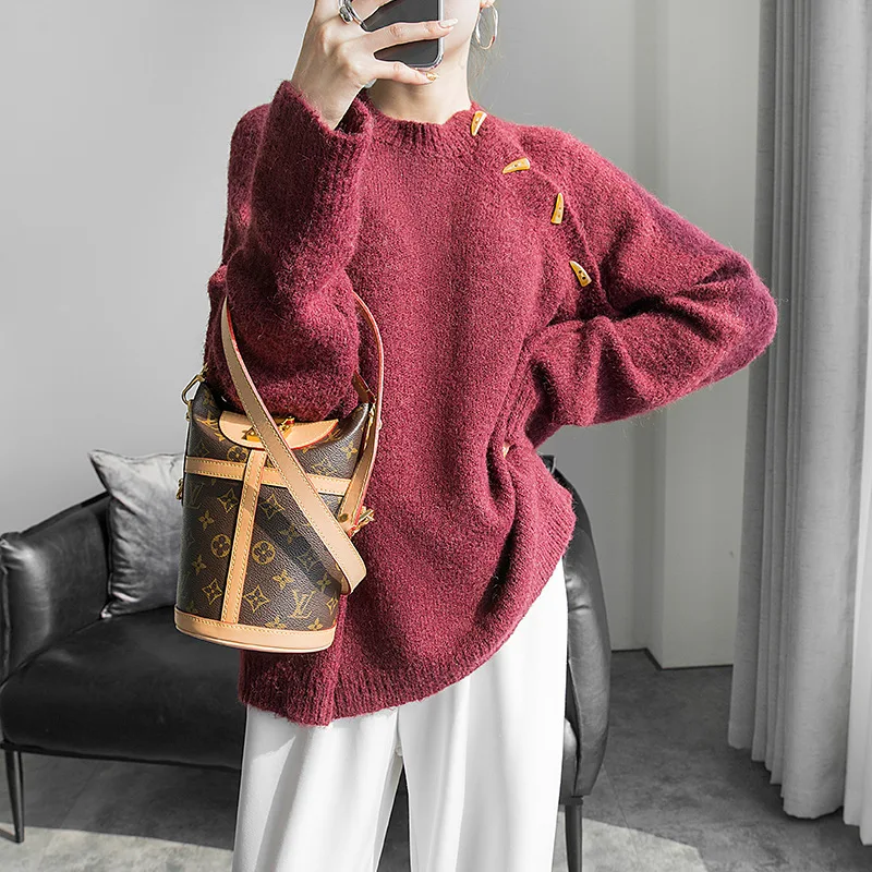 

Johnature Knitting Women Sweaters 2022 Winter New Casual O-neck Horn Button Loose Solid Color Pullover Warm All Match Sweater