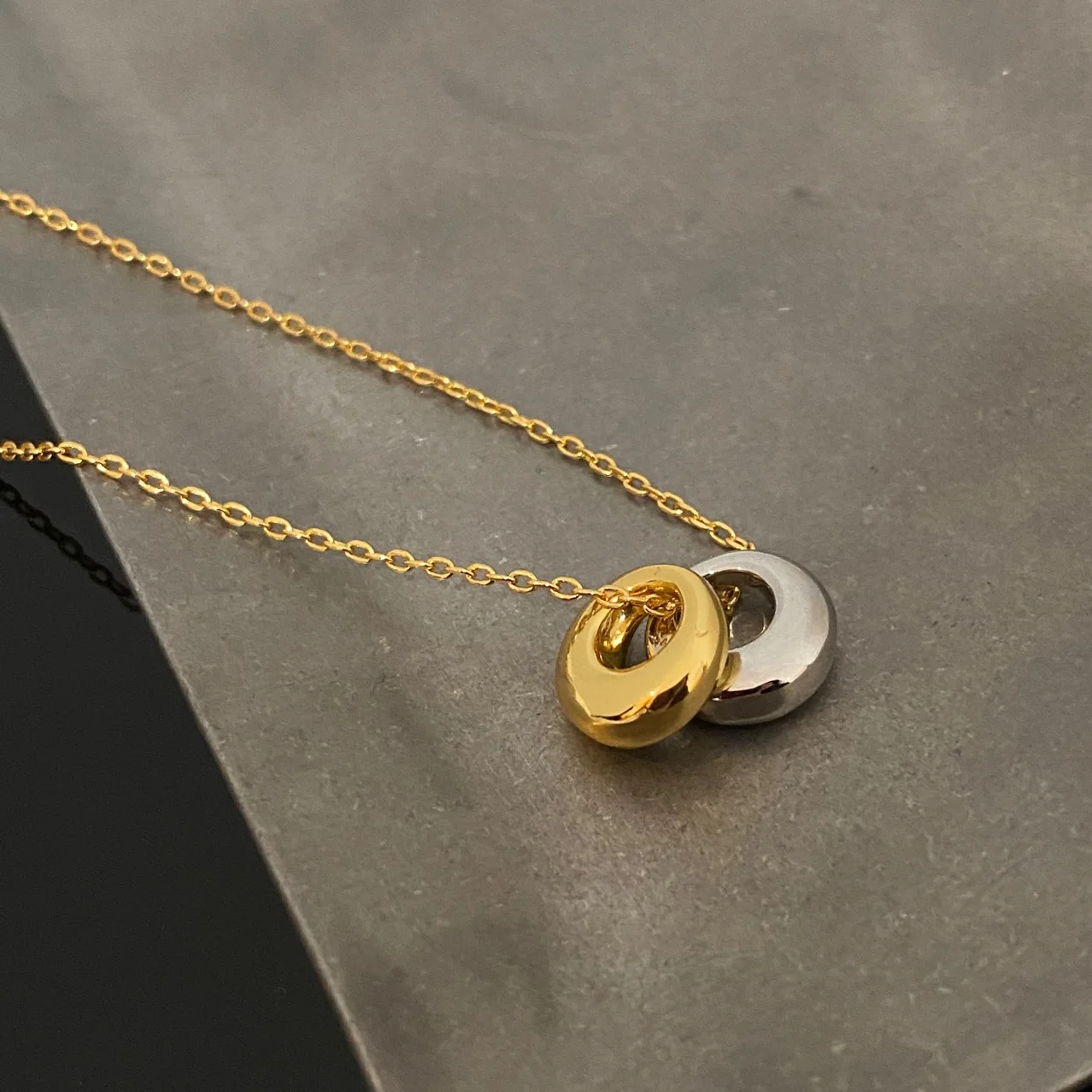 

Minimalist circle necklace female cold circle pendant high quality clavicle chain necklace