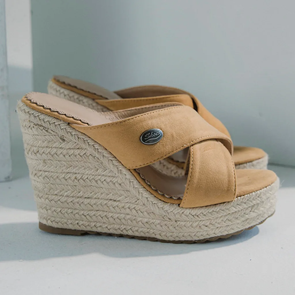 Новинка Летние женские шлепанцы Модные туфли на танкетке для отдыха Женские