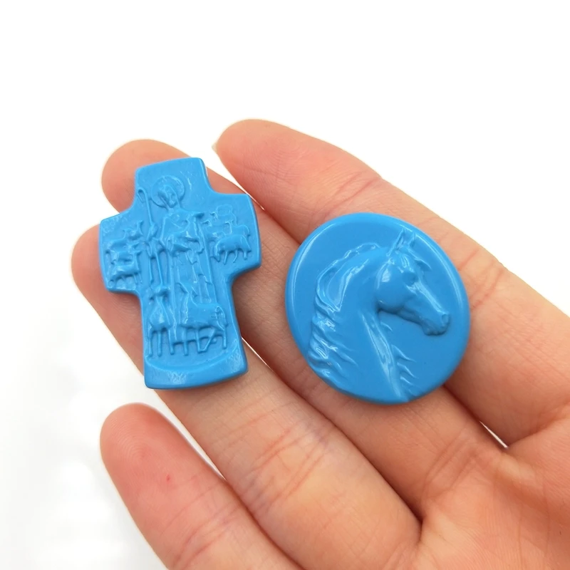 

Natural Turquoise Blue Jesus Cross Horse Head Hand Carved Raw Stone Holy Christian Symbol Jewelry Diy Fashion Crafts 2021 Trendy