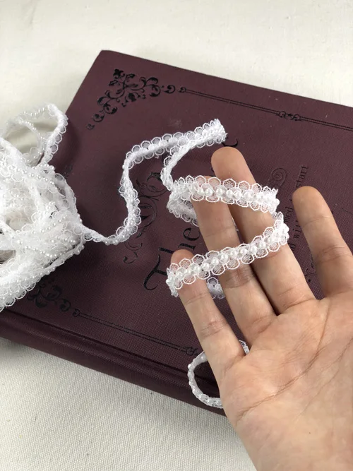 Белая кружевная лента вышитая бисером 1 м свадебное платье с аппликацией