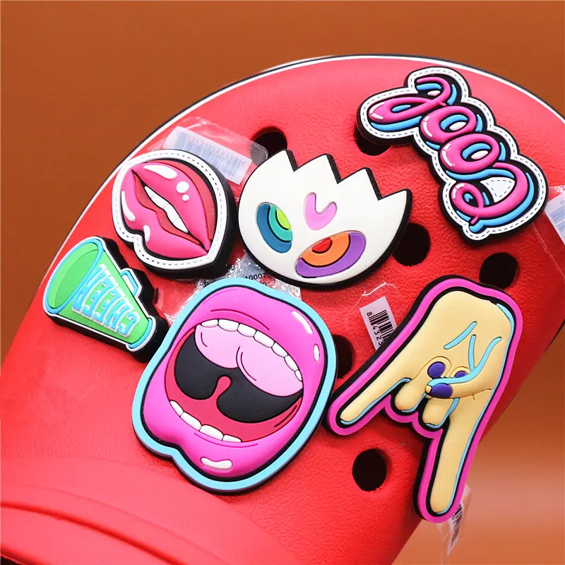 Original PVC Croc Shoe Charms NEW Cool Screaming French Wet Kiss Skull Mask Shoes Decorations for Jibz Kids Party Gifts U201