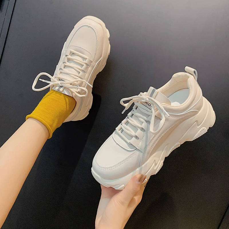 Женские кроссовки на массивной подошве модные дизайнерские удобные кожаные