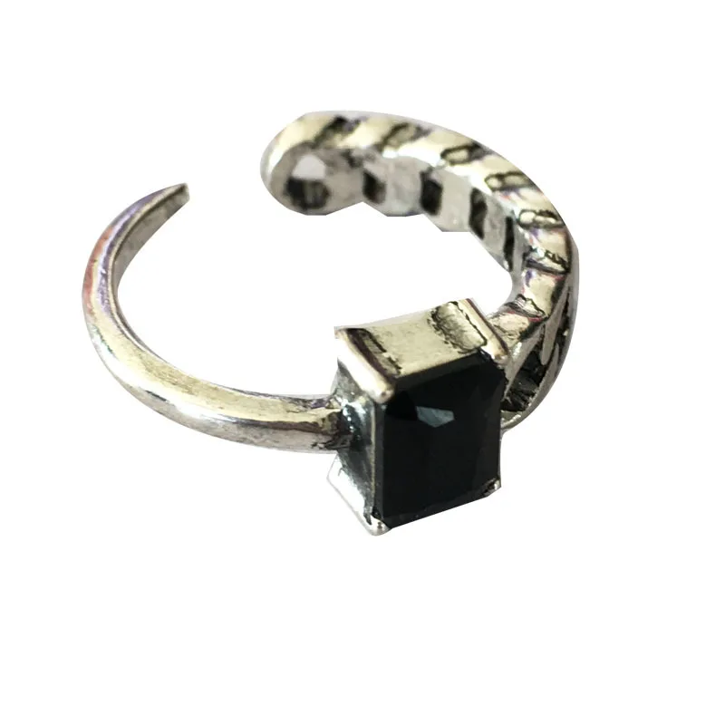 

Fashion simple asymmetric chain clasp index finger ring retro personality Black Diamond creative ring female