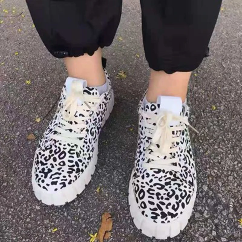 Кеды женские на плоской подошве холщовые износостойкие кроссовки с узором зебры