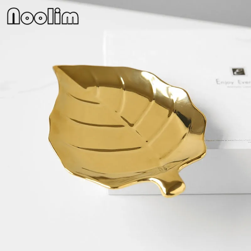 Поднос керамический в форме золотого листа для украшений скандинавском стиле |