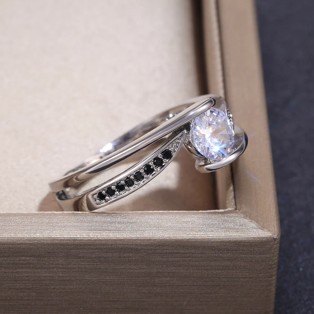 Huitan классический солитер круглый вырез Кристалл Циркон с черным камнем