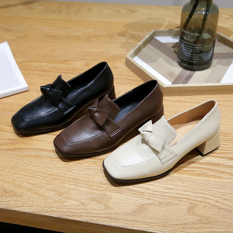 Туфли женские на толстом каблуке однотонные сандалии в британском стиле кожаные