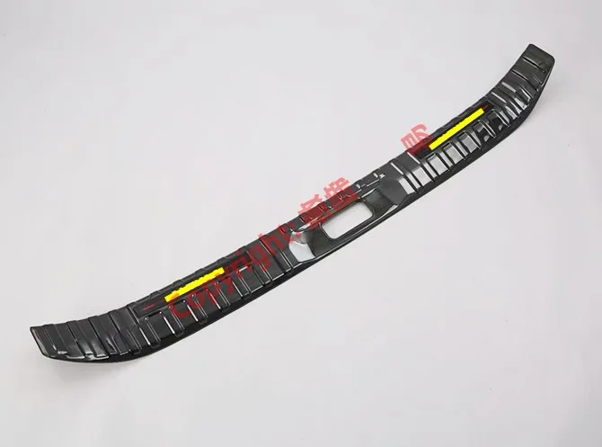 Черная декоративная Накладка на порог заднего бампера из нержавеющей стали для