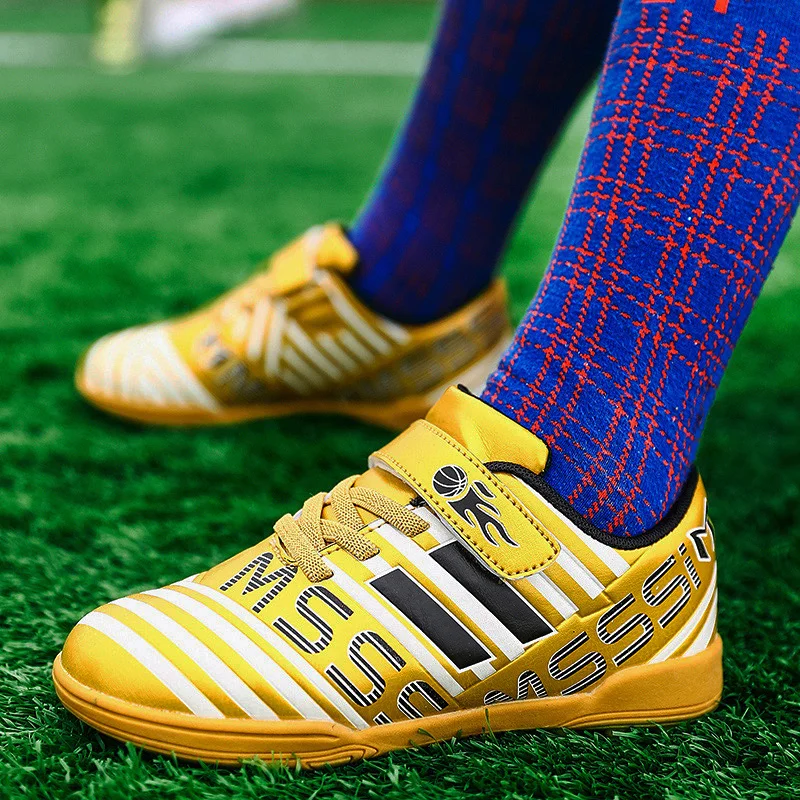 New Designer Kids Soccer Shoes Short Spike Teens Sports Shoes Gold Children Sneakers Teenage Turf Indoor Football Futsal Shoes