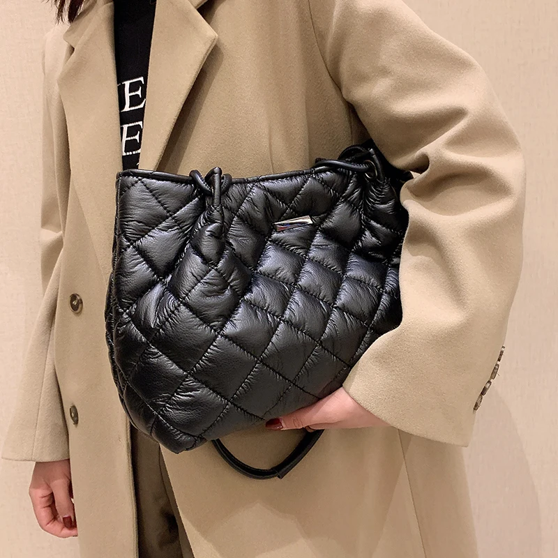 

Дизайнерские Брендовые женские сумочки с подкладкой, пуховые хлопковые сумки на плечо, роскошная сумка из искусственной кожи 2021, зимняя бол...