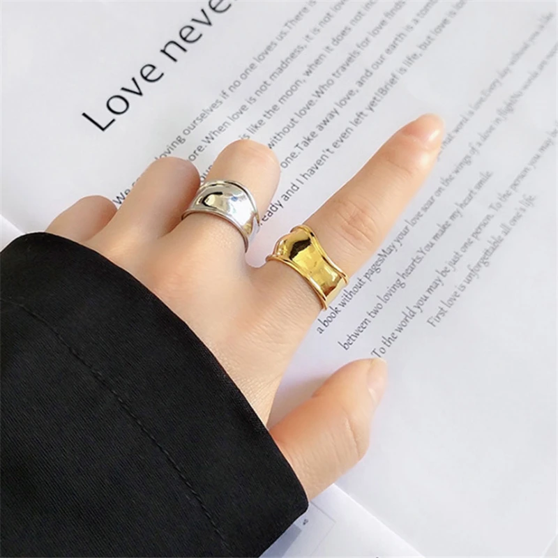 Кольцо женское из серебра 2020 пробы нестандартное гладкое крупное в Корейском