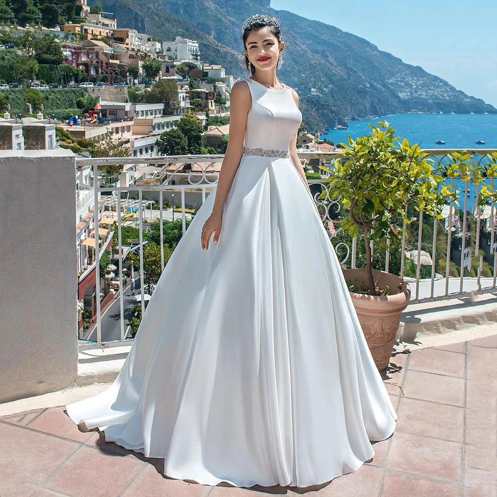 

UZN Elegant Ball Gown Wedding Dress Sleeveless Scoop Neckline Beading Lace Appliques Satin Bridal Dress Pleated Brides Dress