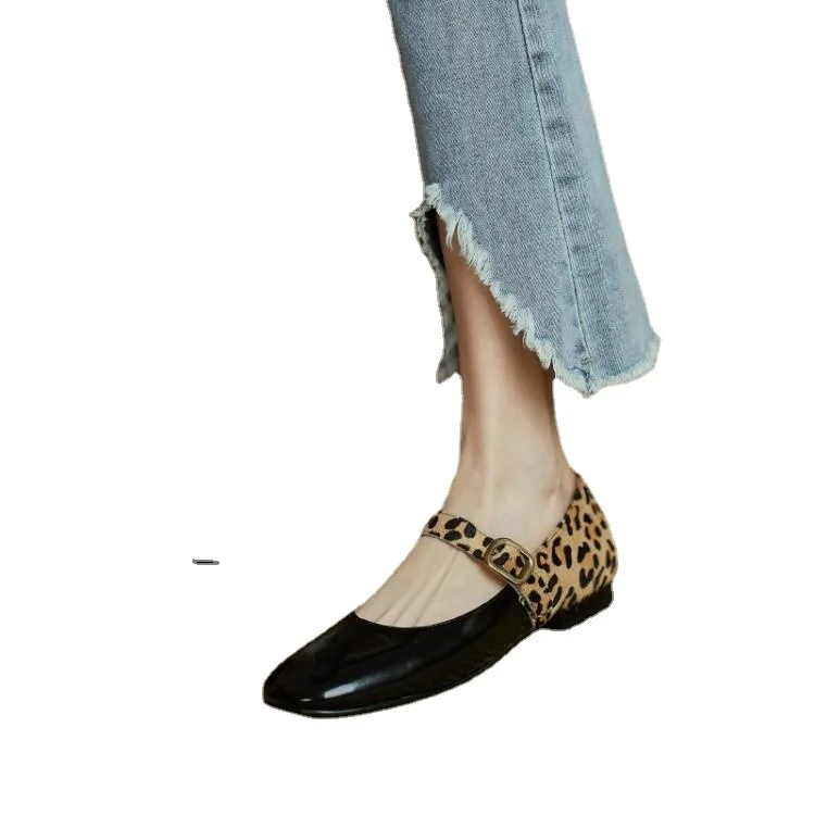 

2021 Spring Women Pumps Patent Leather Round Toe Splicing Leopard Print One-line Buckle Low-heel Women's Shoes Mary Jane Shoes