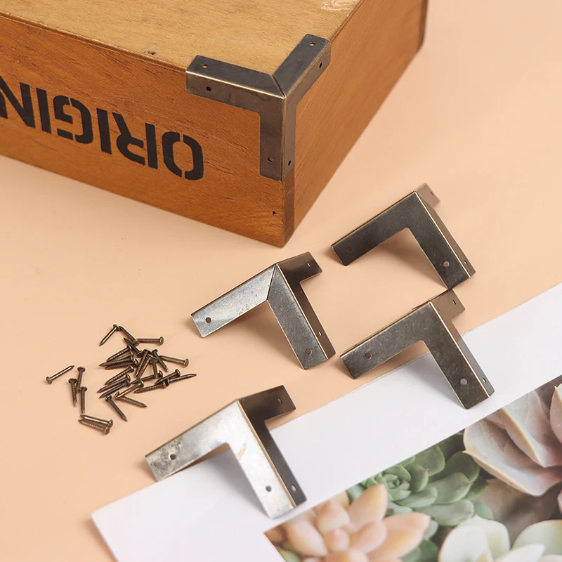 

1 Набор античные бронзовые Угловые протекторы, деревянная коробка, защитная коробка для вина, мебельная фурнитура, крышка, треугольные углы ...