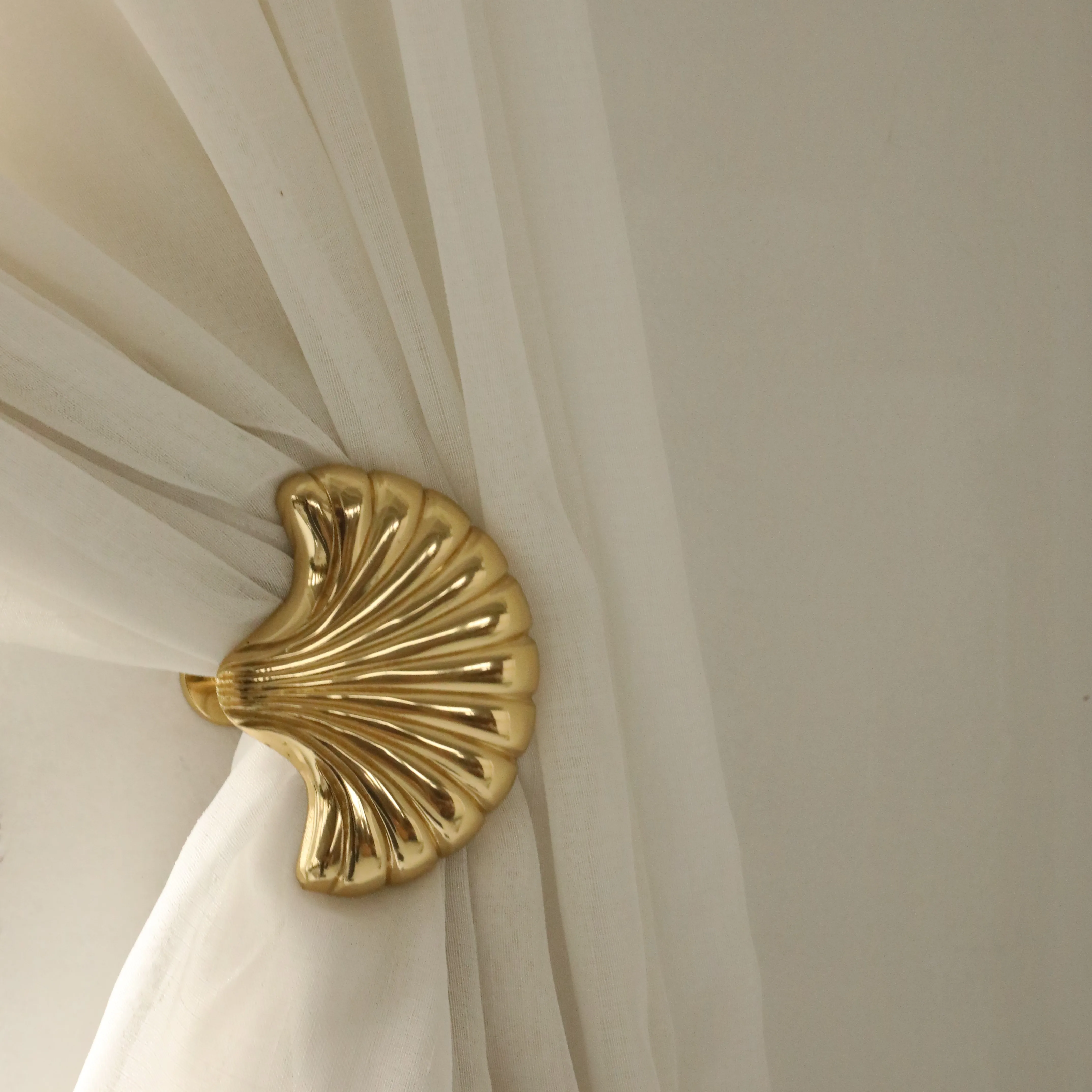

Designer Shell Shape Brass Vintage Curtain Hook Art Brass Hook
