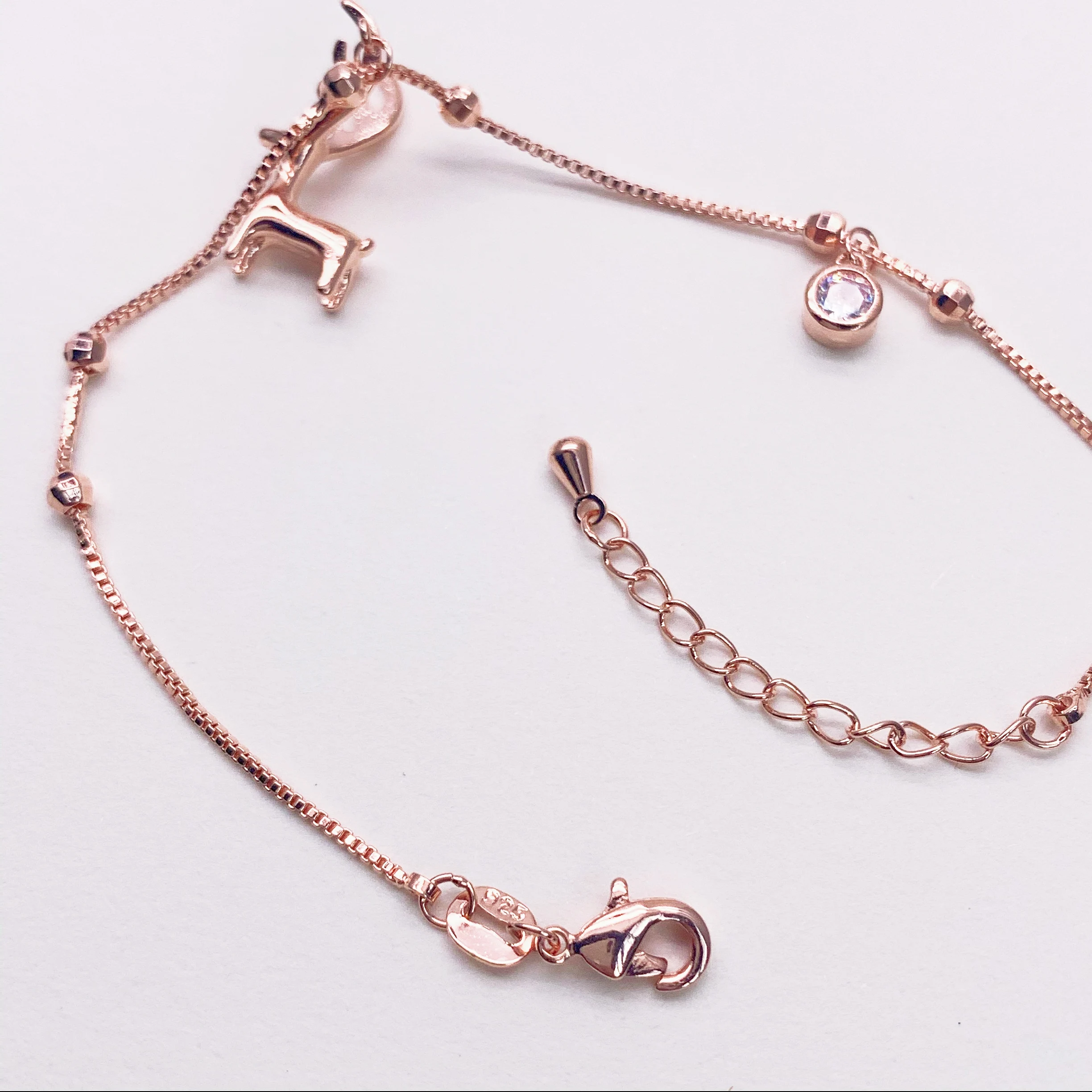 Женский браслет из серебра 925 пробы с розовым золотом и фианитами | Украшения